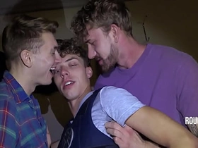 确保Law被我们干进小嫩屁眼 japan chub gay porn