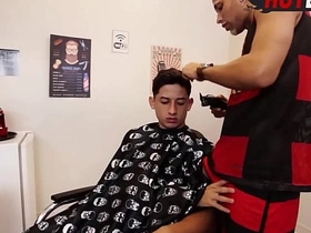 我给理发师献了屁眼 asian toilet gay porn