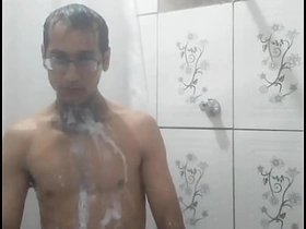 网上泄露了我给小区骚货发裸照 今晚就去干死这个贱货 hot big cock gay porn