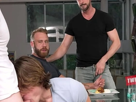 欢乐团聚引发嫩男继子互换 sweaty chinese gay porn