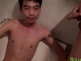 亚洲人颜射尿尿 japanese gay porn shower