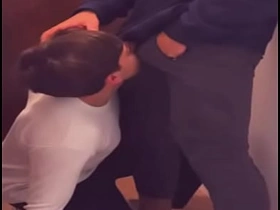 送披萨的小哥毫不留情地干我 gay chinese office porn