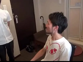 亚裔 well-pleased 被假阳具插屁眼后挨操 handsome chinese porn gay