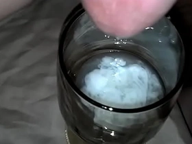 亚洲小鲜肉多次射精在杯子里 asian handsome men gay sexual congress videos