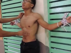 亚洲男孩被捅肚子 gay porn videos thailand