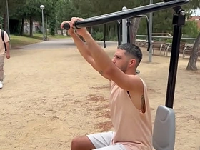 公园逮到的小骚零被我无套狂操，内射灌满精液 chinese daddy nipper gay porn