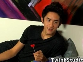 亚洲手机男同色情片与老男人干嫩男 亚历克斯·托德 asian gay mating twitter videos