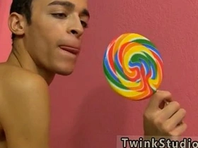 亚洲少年同志性爱视频《Dustin Cooper想尝尝鲜》 merry hot porn big dick