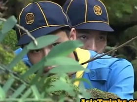 瘦亚裔侦查员口交后享受野战 asian raceplay gay porn