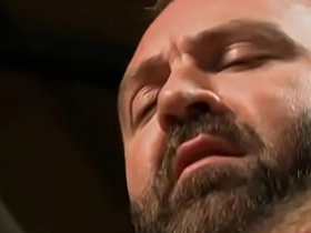 老爹性档案: Cam Curtz被大屌老爹们诱惑征服的狂野之夜 gay porn chinese gym