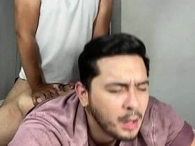 趁他老婆睡着...继父在房间里把我当婊子干 - 同志乱伦 无套内射肛交 secret chinese gay porn