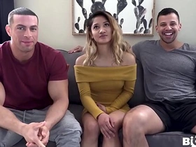 100斤亚裔被两个健美壮汉操烂 korean gay twink porn