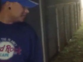 停车撒尿时遇到个小伙子求口交，之后带我去他家趁老婆睡着猛干 detached korean rub down porn