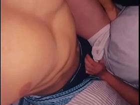 第一次在肌肉邻居家给他口交，最后被他无套内射 hot indonesia joyful porn