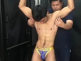亚裔怕痒男孩 hairy asian men merry sex videos