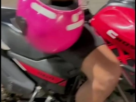 送水工上来喝水 我把我的小穴献给了他 singapore gay porn star