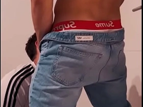 单身派对上的直男男友偷偷在派对角落操我 gay cute asian porn