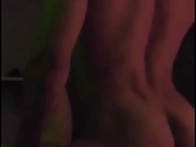 几杯酒下肚后，我那直男上司主动在酒店操了我 free gay mating videos asian