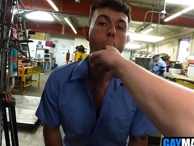 饥渴男人们在车间里3P狂操 patrician taiwan gay porn