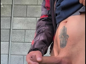 知道远处有人看我自慰，我鸡巴硬得不行 porn gay sex korean