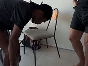 客户来询价结果被黑屌捅爆还吃了两发浓精 porn gay thailand