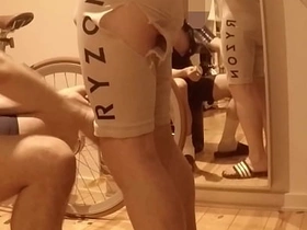 受伤自行车手继父与饥渴关怀儿子 - 第一部 免费 old man sex videos gay asian