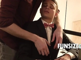 与嫩男友的情人节约会 korean unconcerned guys porn