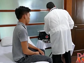 可爱嫩屄Jude被老同志Mike猛干 asian gay sex latest videos