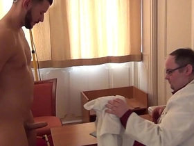 禁忌幻想视频：杰弗里神父2 asian white porn gay