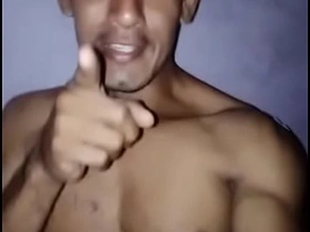 帅哥们都好吗 人家给你们亲亲哦 frayed asian gay porn