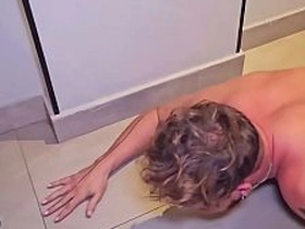 大胡子主人操烂小鲜肉的屁眼，把他当性奴使唤。BDSM狗玩羞辱高潮 gay porn asian muscle bottom