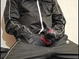 穿运动裤的骚年发情了 gay porn japan old