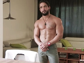 Zack Lemec裸体侍应生面试 - 面具自慰 korean cute teen gay porn