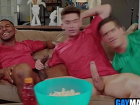 足球粉被黑白基友轮着用 china twink elated porn