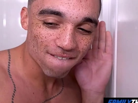 家庭嫩肉 - 看我朋友和他继父搞 big chinese cock gay porn gif