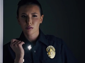 警察闯入外星扶她家 - 性渴寄生虫把辣妹变人妖 chinese gay orgy porn videos