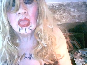 脏烟枪母狗莎拉喝尿自辱 边打飞机边用巨屌假阳具捅屎眼贱穴 gay porn japan bear