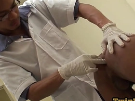 尿尿亚洲嫩鸡肛检后被医生无套内射 japan gay porn bondage