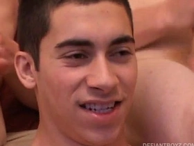 年轻三人组互吃精液 asian uniform gay porn