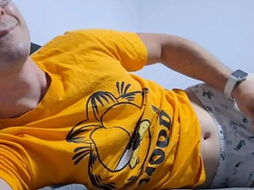 饥渴大学生在床上撸管等继父 1069 japan gay porn