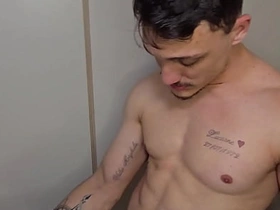 掰开大腿献上骚屁眼 www chinese gay porn