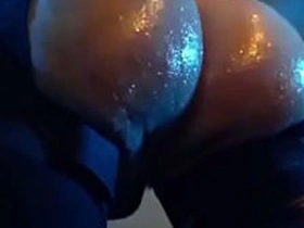 油光水滑的骚臀穿情趣内衣 japan handsome gay porn