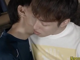 亚洲嫩基骑鸡巴射精 gay porn japanese threesome