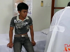 看诊时被无套中出的亚裔少年 asian gay masturbation sex videos