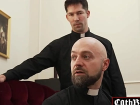 你喜欢这样是吧？喜欢我狠狠操你小屁眼是吧，贱货！Grant Ducati被Adam Snow和Eddie Patrick打屁股加肛交！ adult asian gay sex videos