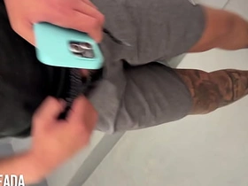 在健身房回来的路上在楼梯间给朋友口交 gay porn videos korean