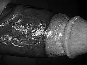 抹油的发情男人呻吟着撸他的大黑屌 japanese big ass gay porn