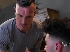 蒙眼男以为是他女友在口交...其实是基佬同事偷拍的全过程 japan gay daddy bear porn