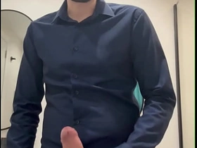 性感老爹对着镜子手淫 japanese gay porn anime