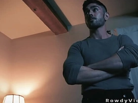 沉迷游戏的直男第一次被肛交 sex videos gay boys asian